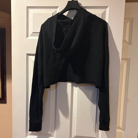 Wild Fable Black Cropped Sweatshirt - Picture 3 of 3